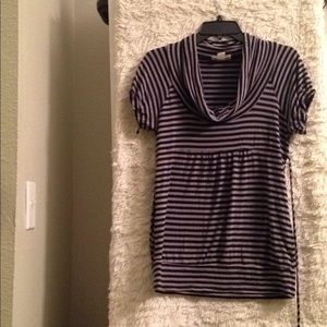 M black/gray striped top
